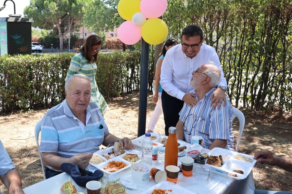 Huzurevi sakinlerinin piknik keyfi