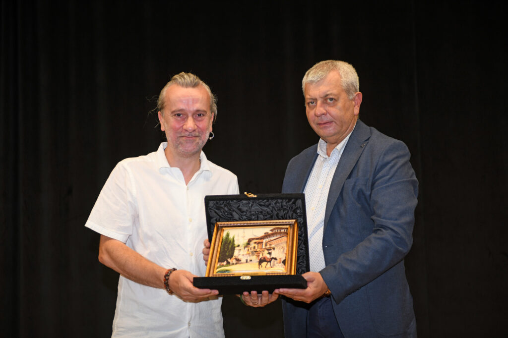 Osmangazi Belediyesi’nden Genco Erkal’a vefa gecesi