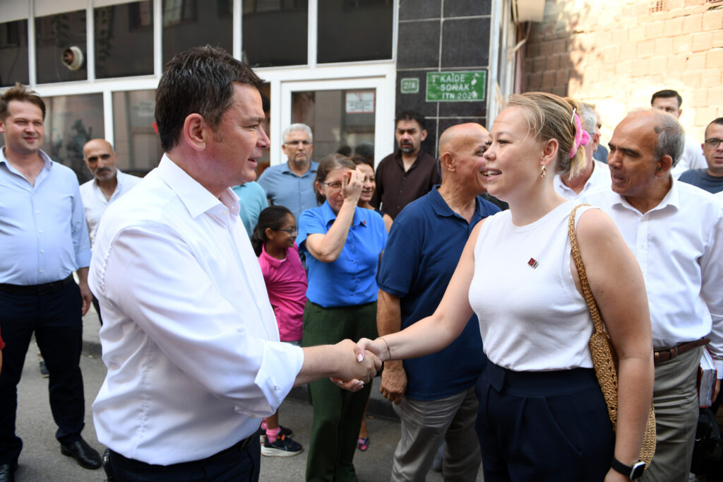 Başkan Erkan Aydın Küçükbalıklı’da vatandaşla buluştu