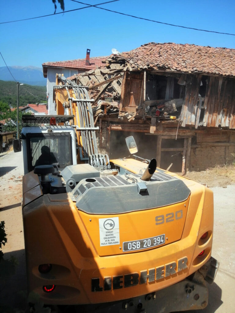 Daha güvenli bir Osmangazi için metruk binalar yıkılıyor