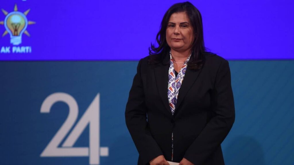 Özlem Çerçioğlu’ndan Özgür Özel’e sert yanıt: “Doğruyu söylemiyor, kapı gibi takipsizlik kararım var!”