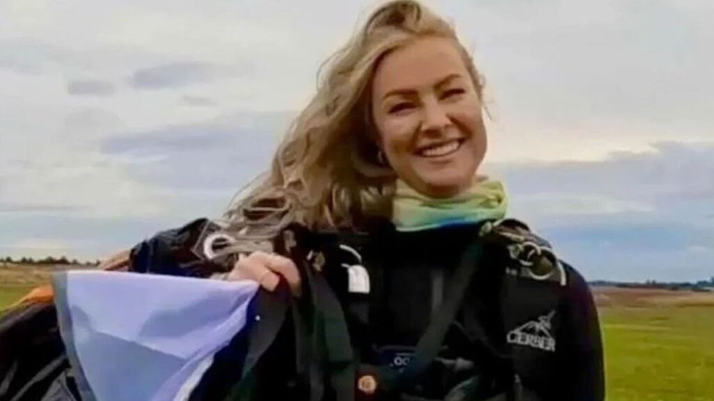 Paraşütünü bilerek açmamış: Uçaktan ölüme atlayış