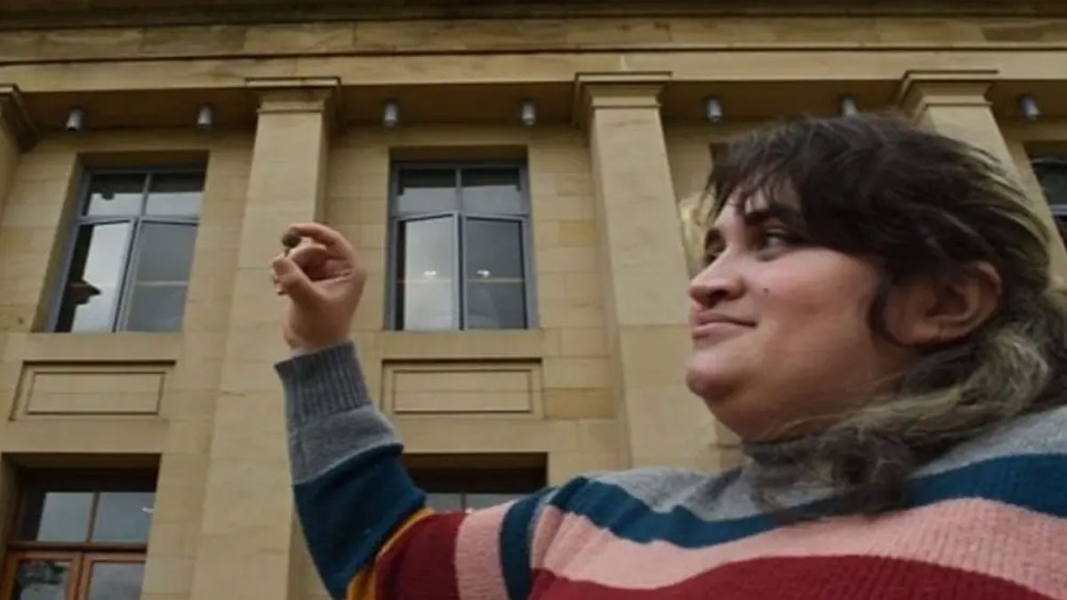 Şanslı öğrenci ilk kazısında altın buldu