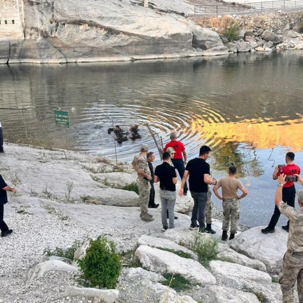 Serinlemek için girdiği çayda boğuldu