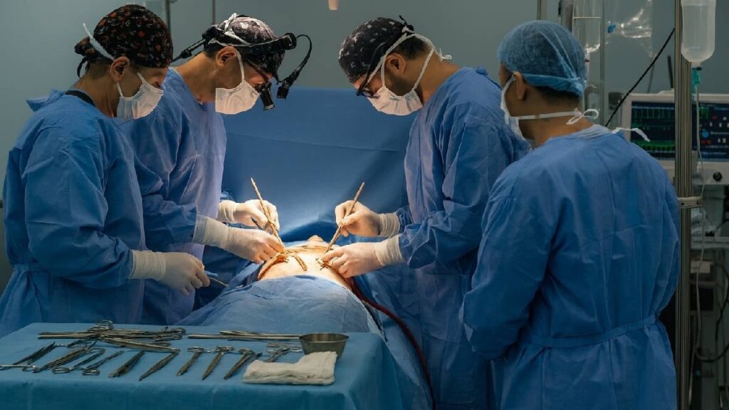 Tıp dünyasında bir ilk: Doktorlar bir insana domuz akciğeri nakletmeyi başardı