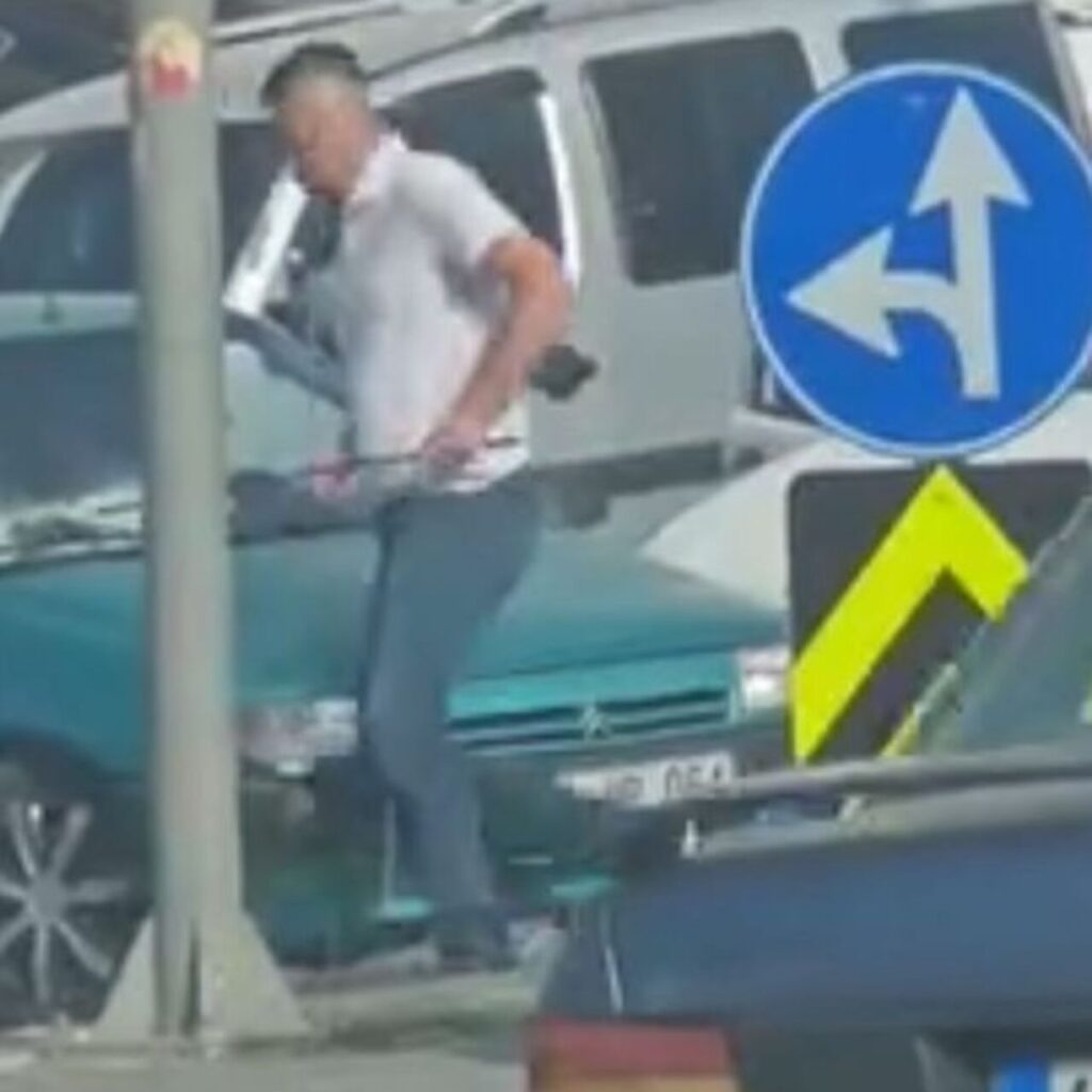 Trafikte bıçaklı ve kılıçlı saldırı