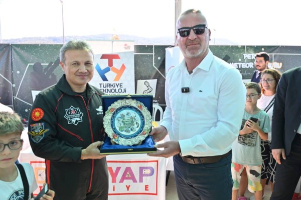 Türkiye’nin ilk astronotu Karacabey’de deneyimlerini paylaştı