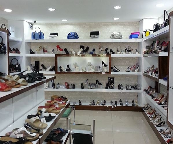 Ünlü marka iki kadın ayakkabısı modelini satıştan çekti