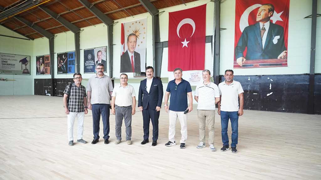 YENİŞEHİR KAPALI SPOR SALONUNUN ZEMİNİ YENİLENİYOR