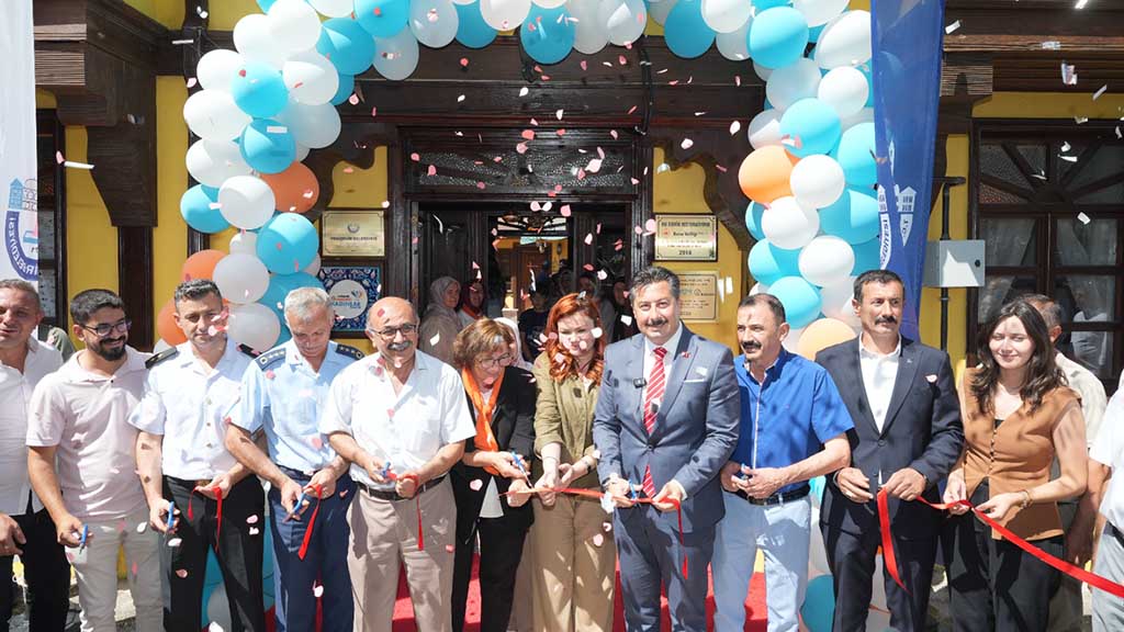 YENİŞEHİR’DE TARİHİ SARI KÖŞK SOSYAL HAYATA KAZANDIRILDI