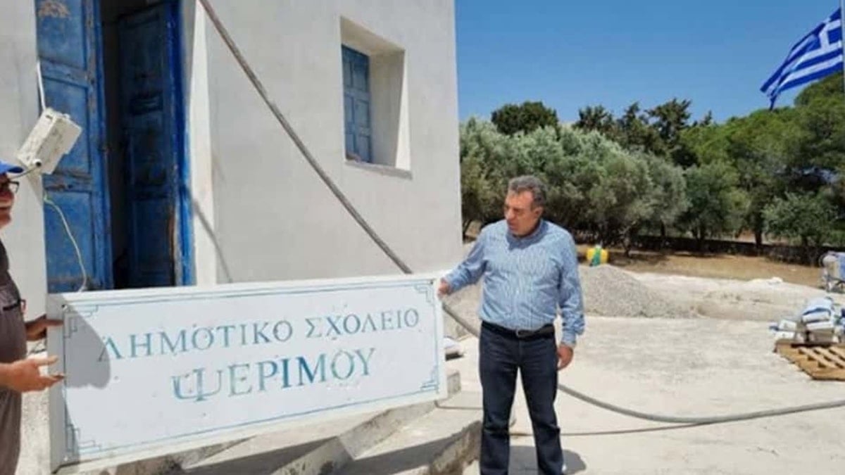 Yunan çivi dahi çakılmaması gereken adaya kent kurdu, şimdi de tek kişilik okul açıyor