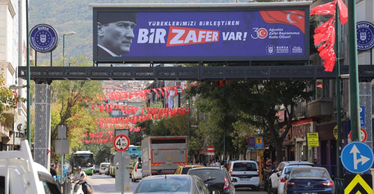 Zafer Bayramı coşkusu Bursa’nın her köşesinde!