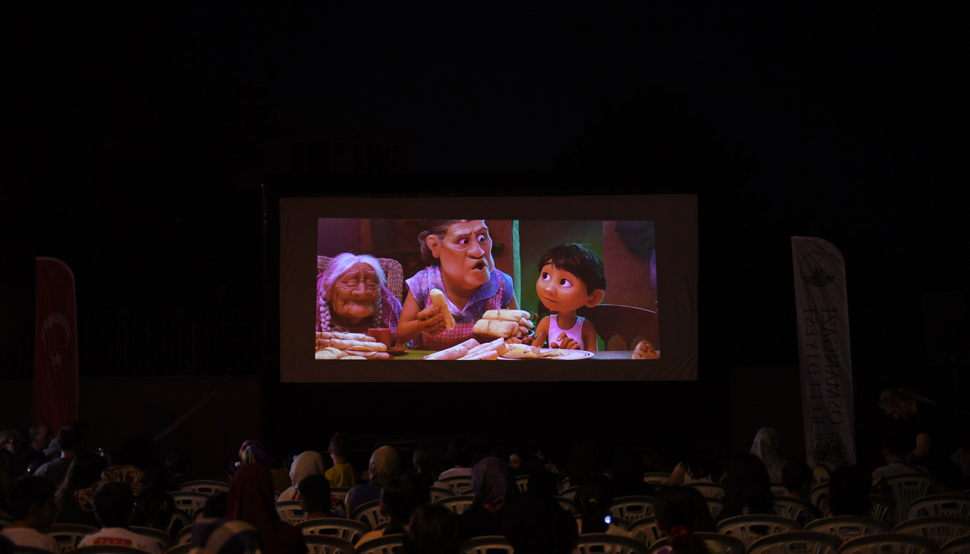 Osmangazi’de yaz akşamları sinema ile şenleniyor