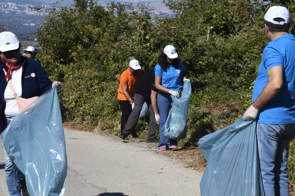 Daha temiz bir çevre için Osmangazi’de çöp toplama etkinliği