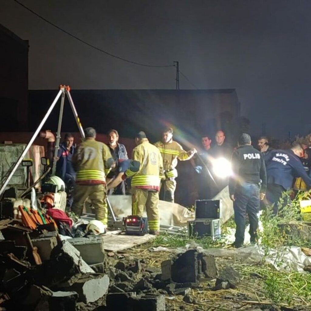 30 metrelik kuyuda ölü bulundu