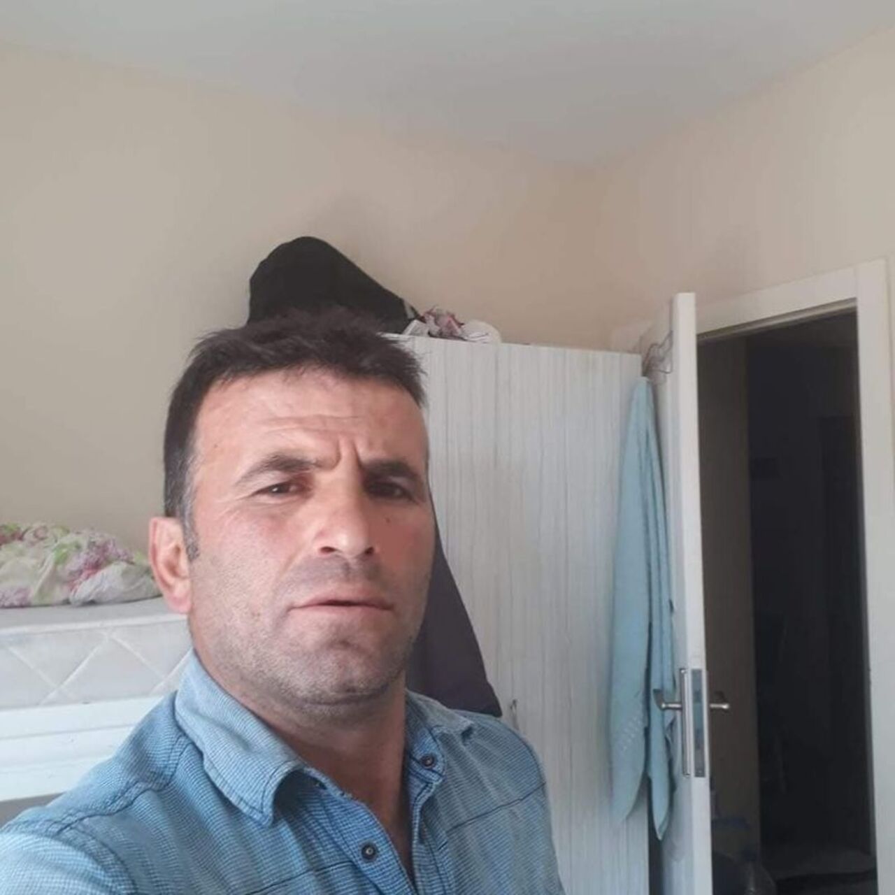 4 çocuk annesini porselen bardakla öldürdü!