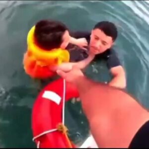 6 yaşındaki çocuğu kurtarma anı kamerada