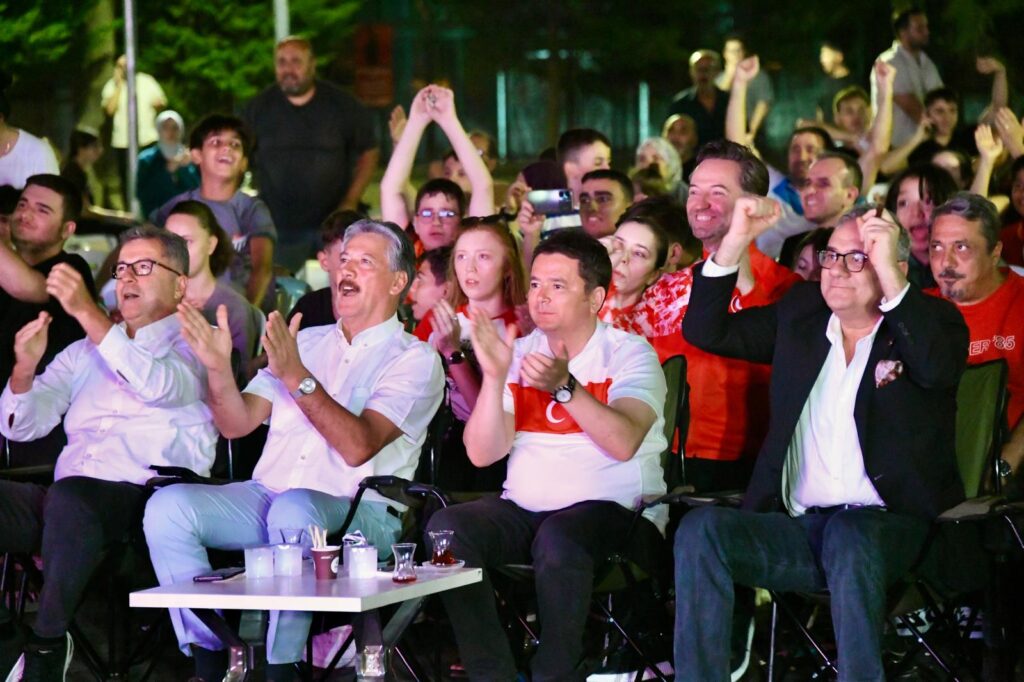 Osmangazi Belediyesi milli heyecanı meydanlara taşıdı