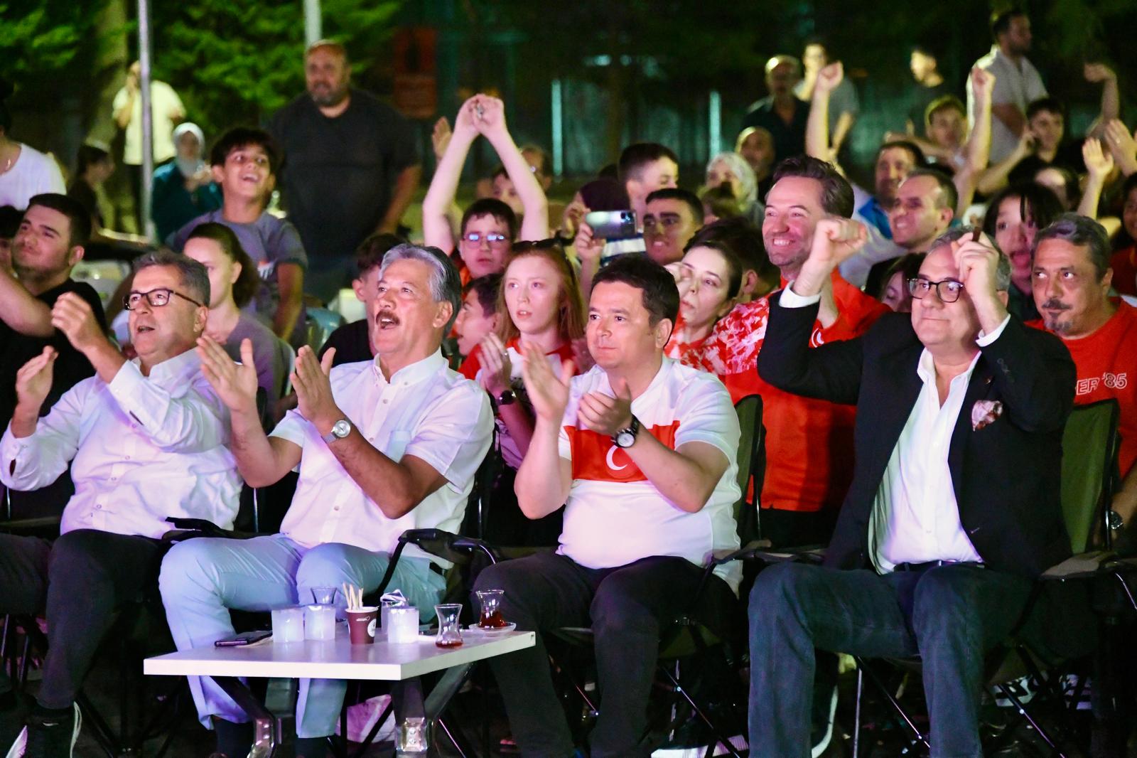 Osmangazi Belediyesi milli heyecanı meydanlara taşıdı