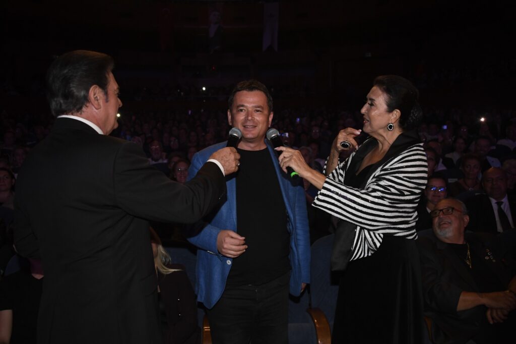 Sanat Güneşi Zeki Müren Osmangazi’de en sevilen şarkılarıyla anıldı