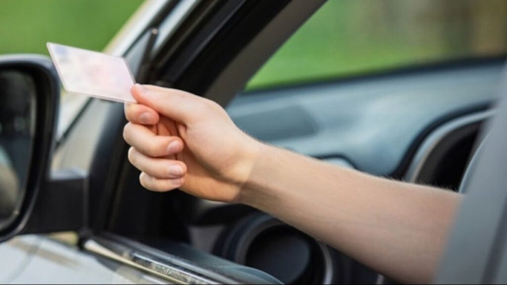 960 kez ehliyet sınavından kaldı: Servet döküp tarihe geçti