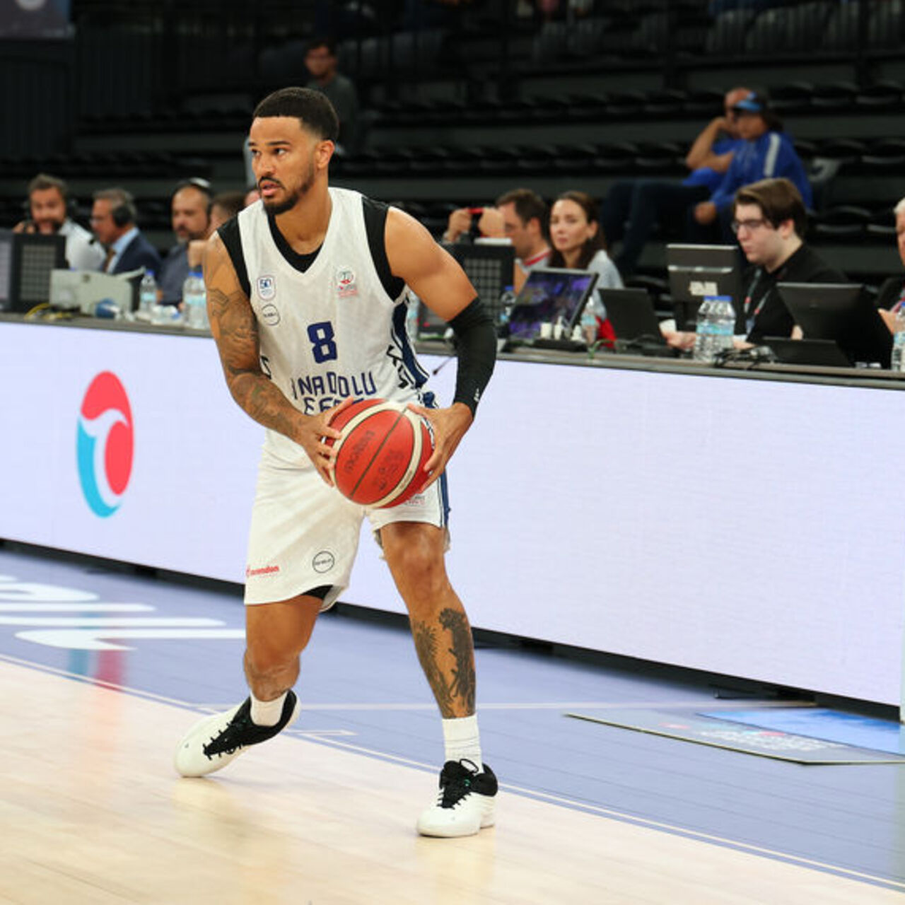 Anadolu Efes’ten sezona farklı başlangıç!