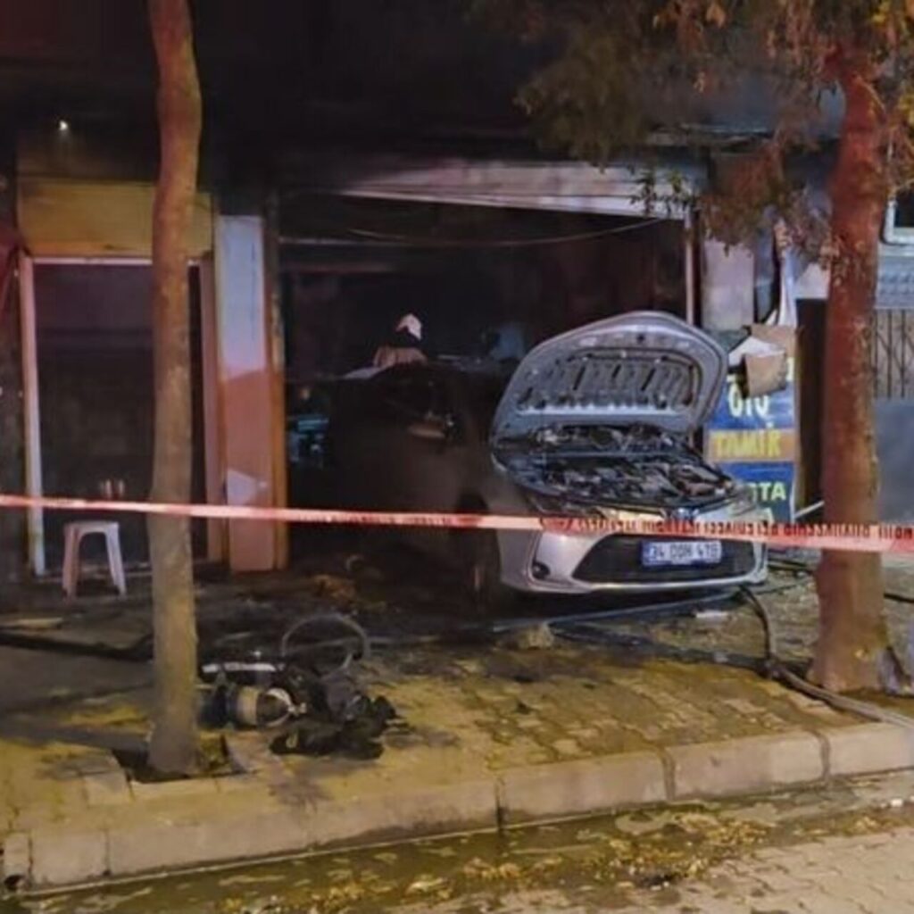 Bahçelievler’deki tamirhanede yangın