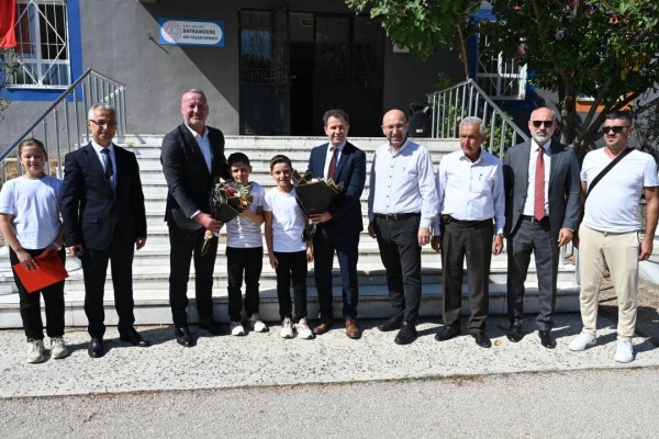 Başkan Karabatı, özel daveti kırmadı, Bayramdere İlkokulu’nu ziyaret etti