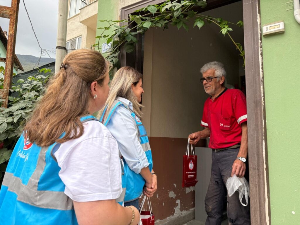 BüyükAile Projesi Gemiç’te: Belediyeden Mahalleye Hizmet Çıkarması