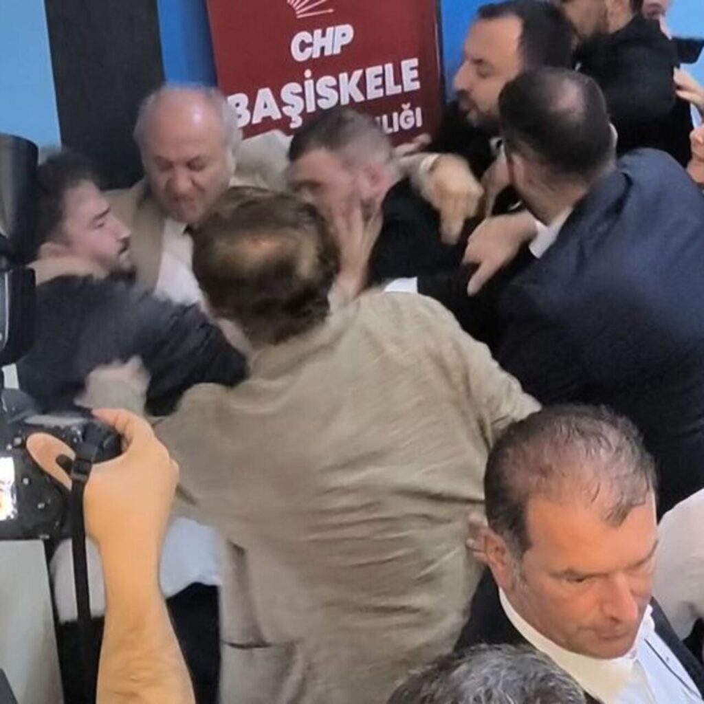 CHP kongresinde yumruklu kavga