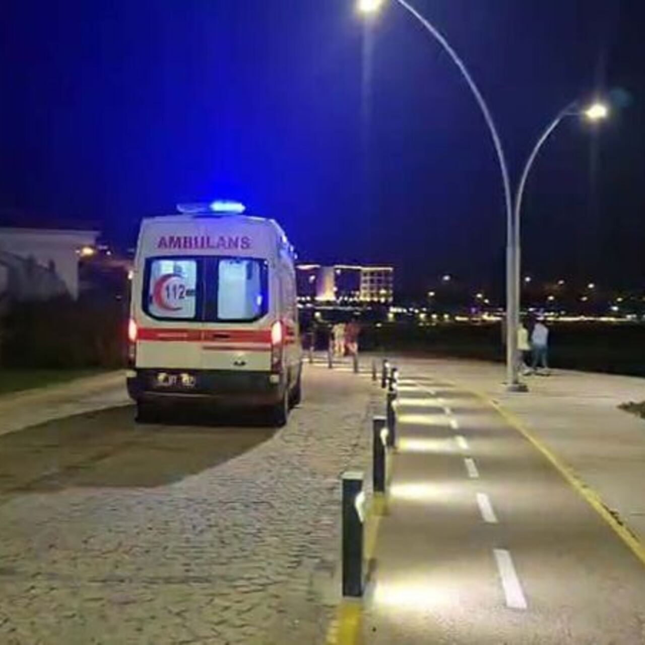 Denize düşen arkadaşını kurtarmak isterken boğuldu