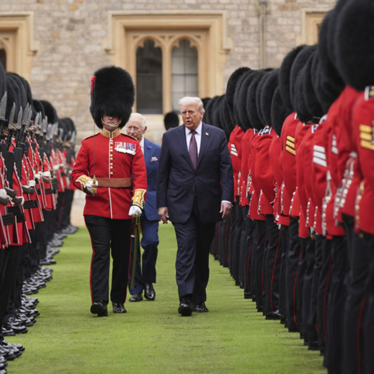 Donald Trump Kral Charles ile bir araya geldi