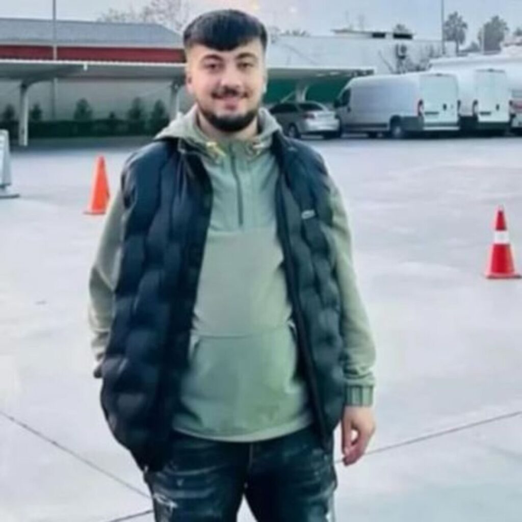 Düğünü izleyen genç tabancayla vuruldu