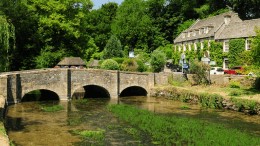Dünyanın en güzel ama lanetli köyü: Duyan akın ediyor