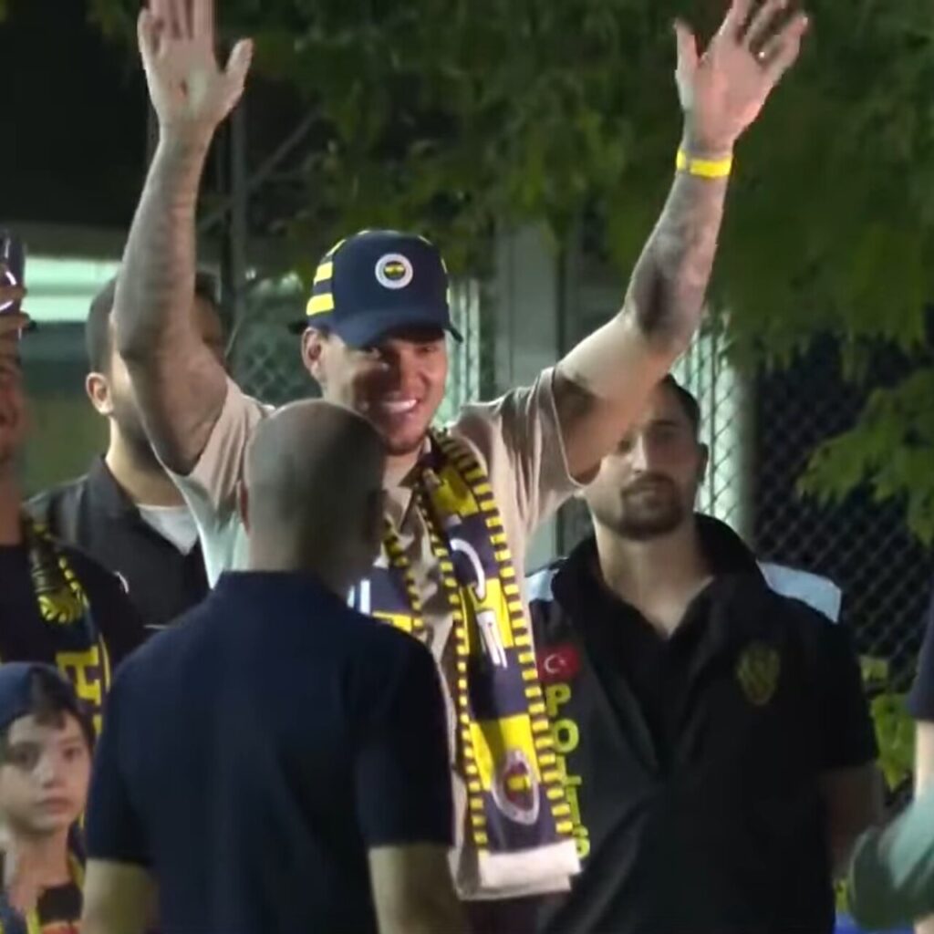 Kamerasız yeni iPhone 430 bin liraya satışa çıktı