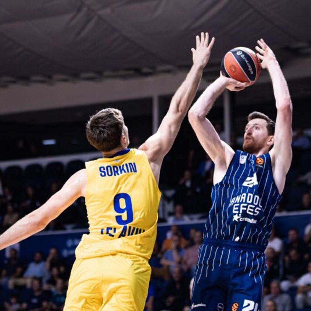 Efes, EuroLeague’e galibiyetle başladı!