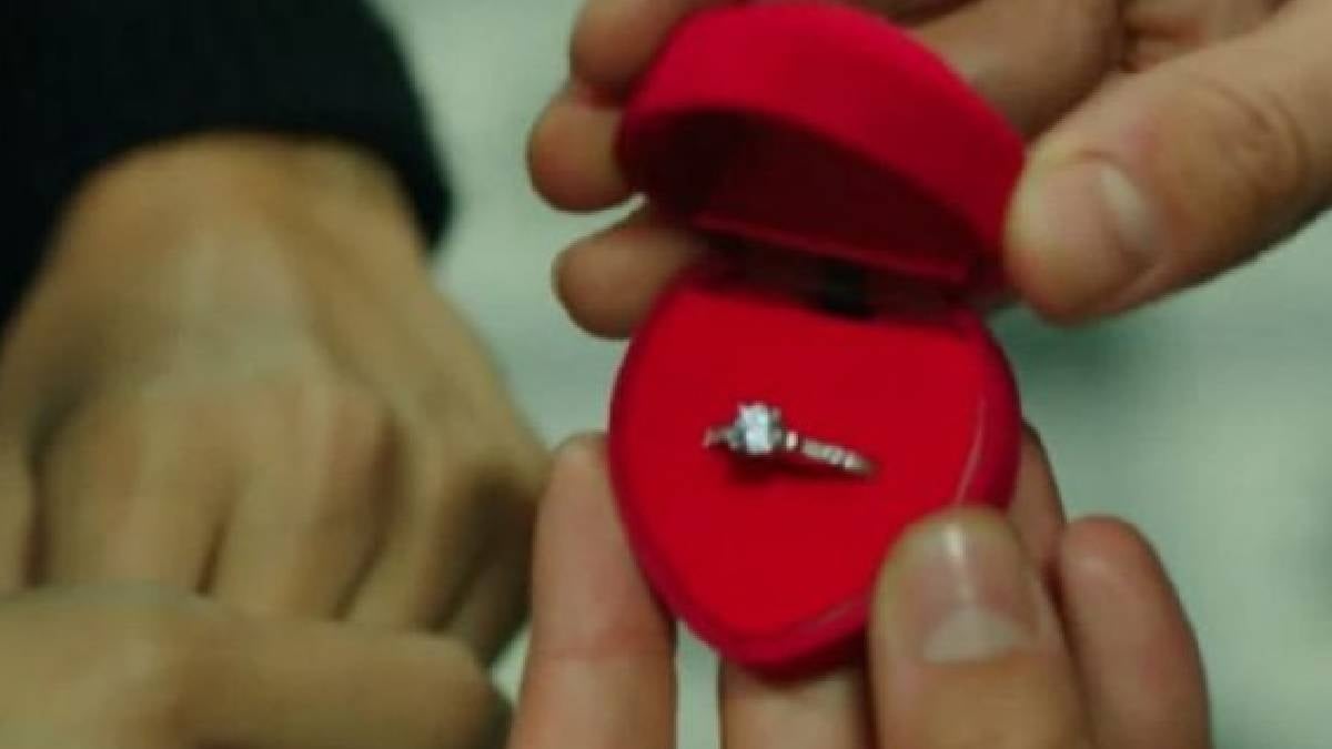 Evlilik teklifi hayatını kararttı: Apar topar hastaneye kaldırıldı