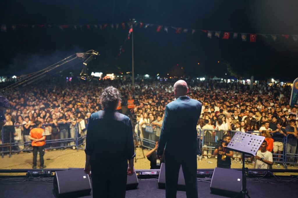 GaziFest’te İkinci Gün: Orhangazi Gençliği İznik Gölü Kıyısında Festivalin Keyfini Çıkarttı