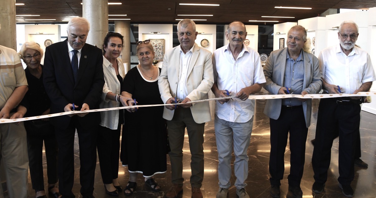 Osmangazi’de “Emeklilikten Bugüne Çini Sergisi” açıldı