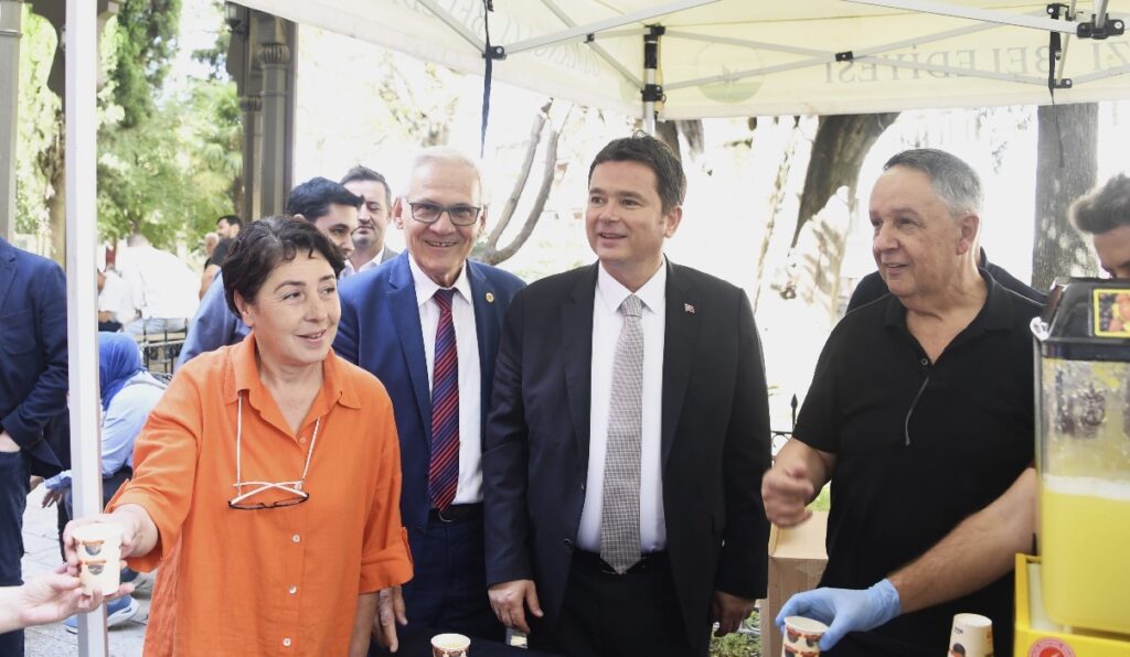 Başkan Aydın Muradiye’de vatandaşlarla bir araya geldi