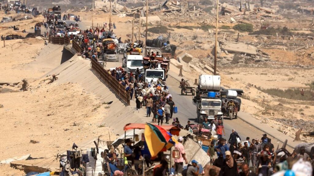 İsrail Gazze’de ilerlemeye devam ediyor: 900 bin kişi her gün bombalardan kaçıyor