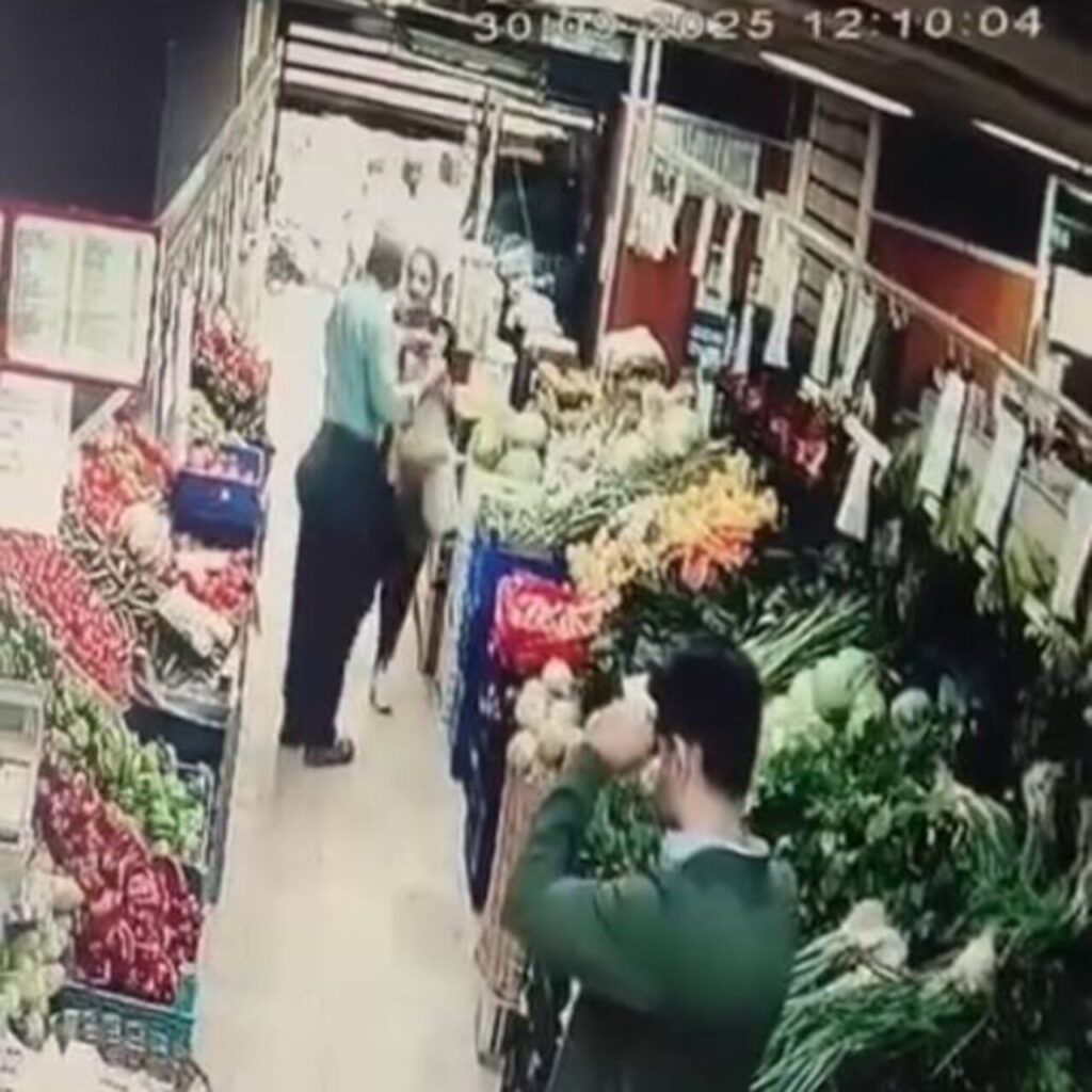 Markette kadına yumruklu saldırı