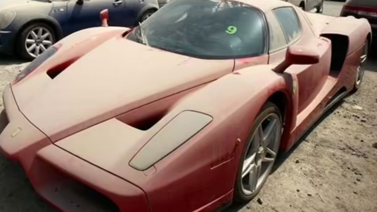 Milyonlarca liralık binlerce lüks araç burada çürüyor