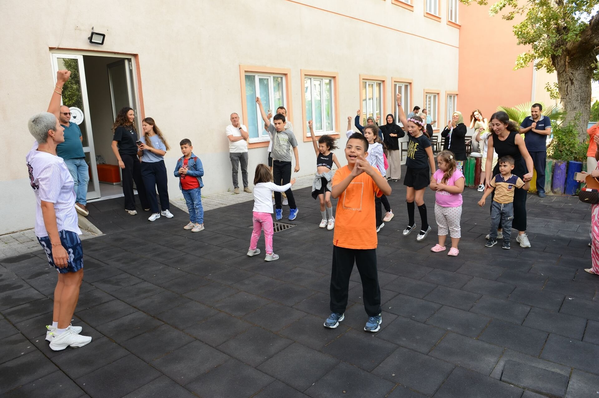 Nilüfer Belediyesi’nden engelli bireylere özel zumba etkinliği