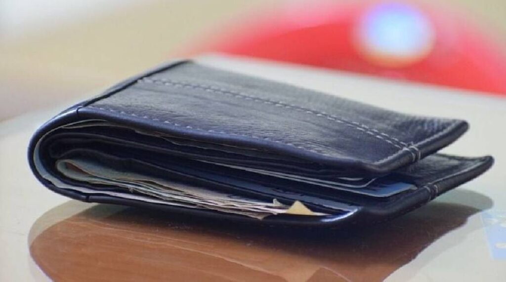 Öğrenciyken kaybettiği cüzdanı 51 yıl sonra buldu