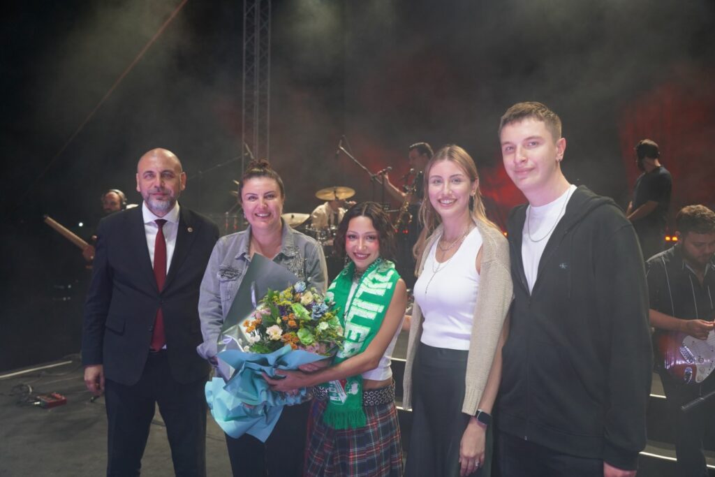 Orhangazi Belediyesi GaziFest Final Gecesinde Zeynep Bastık Muhteşemin Sınırlarını Değiştirdi