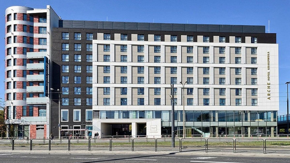 Otellerinde hamile kalana para verecek