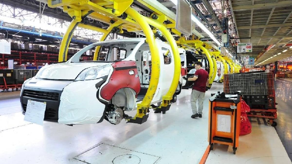 Otomotiv devinde 13 kişi işten çıkarılacak