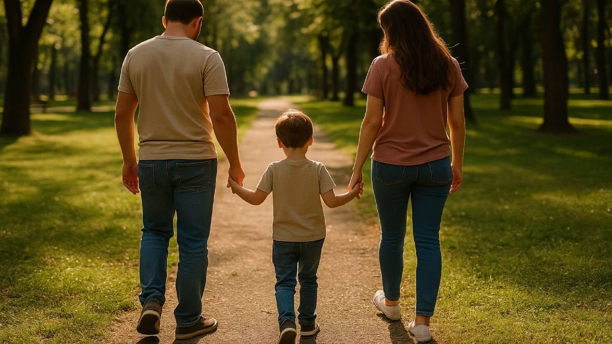 Tatil yapan aile servet sahibi oldu: Parkta gezerken buldular