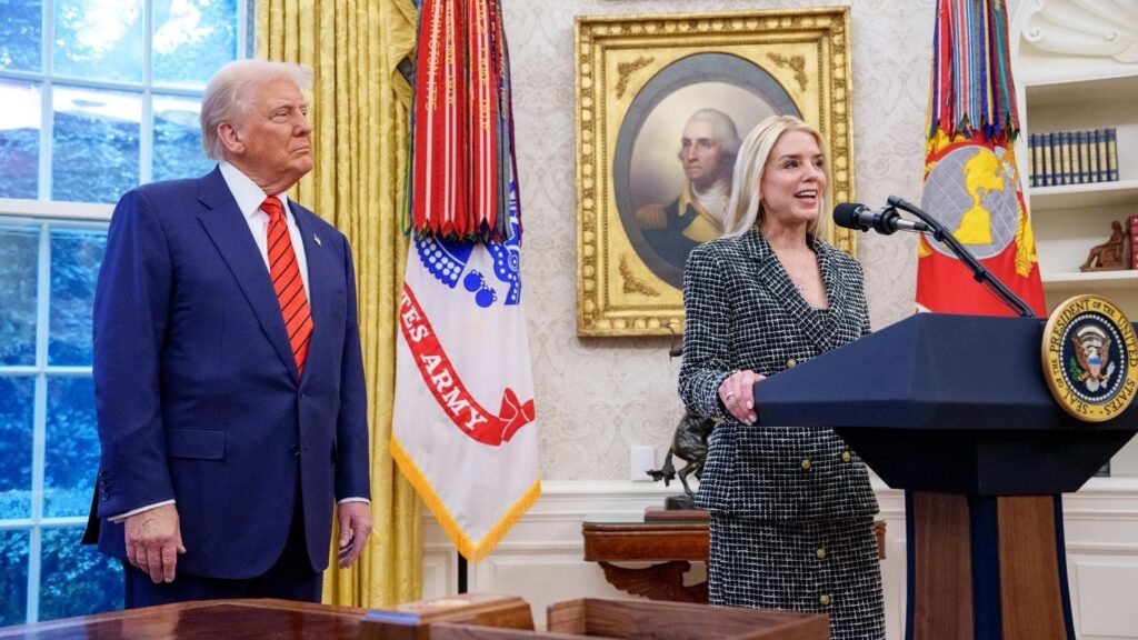 Trump, düşmanlarının üzerine Adalet Bakanı’nı saldı